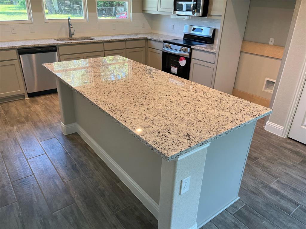 Gainesville, Texas 76240, United States, 3 Bedrooms Bedrooms, ,2 BathroomsBathrooms,Residential,Pending,63509