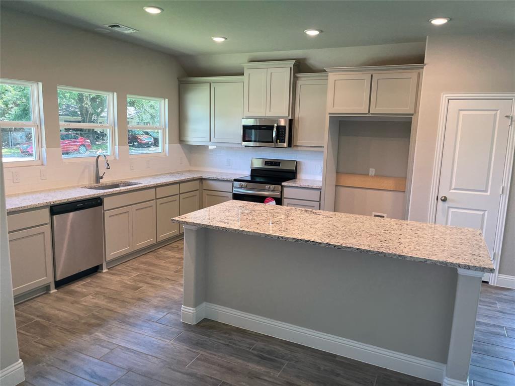 Gainesville, Texas 76240, United States, 3 Bedrooms Bedrooms, ,2 BathroomsBathrooms,Residential,Pending,63509