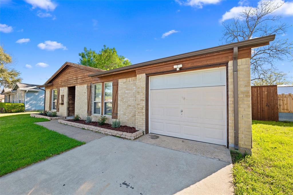 2208 Biscayne Drive W