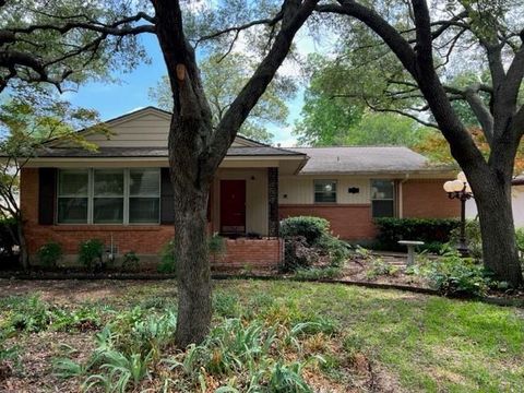 Photo of 7215 Clemson Drive, Dallas, TX 75214 (MLS # 21330884)