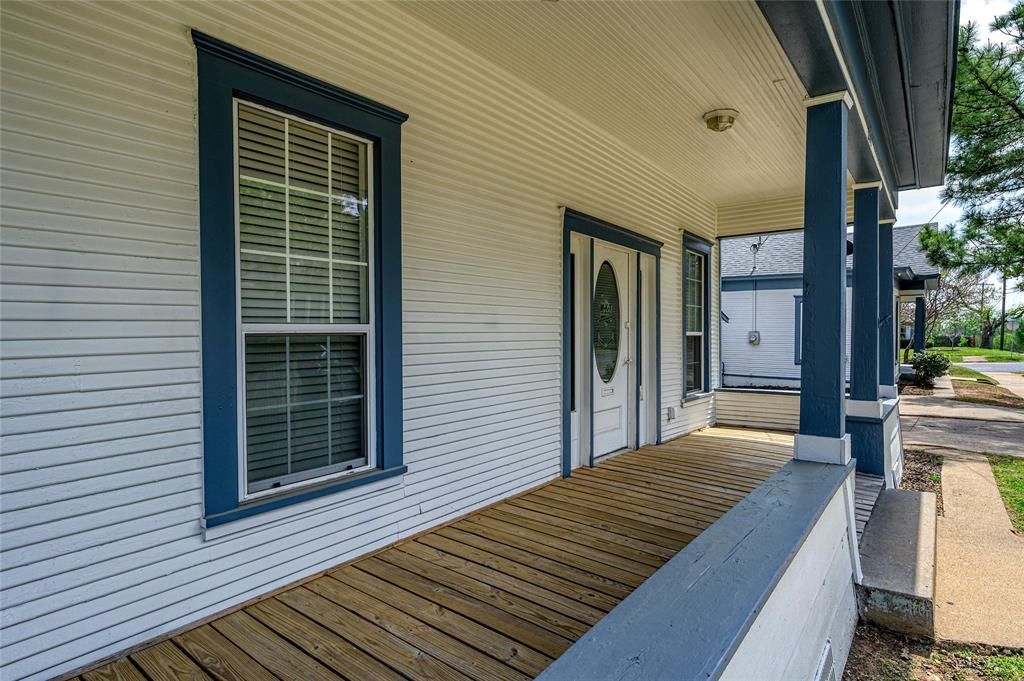 Photo of 108 N Eddy Avenue, Denison, TX 75020 (MLS # 21237000)