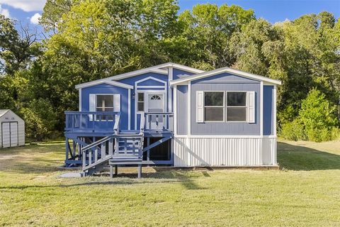 517 Pine Street Seven Points TX 75143