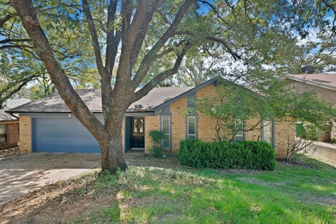 Photo of 7648 Blue Carriage Lane, Fort Worth, TX 76120 (MLS # 21413691)