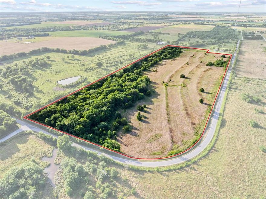 Holy road frontage, batman! This 24.95 acre parcel features 2,176 feet of road frontage making an incredible investment opportunity for developer, short or long term investor, or an end user looking to gain equity over time! A preliminary plat has already been approved with Grayson County and includes 13, one to two acre lots.The property is ideally located 2.5 miles from the future Dallas North Tollway, with quick access to Highway 377, Preston Road (Highway 289) and a quarter of a mile from 902. Property is Ag Exempt currently. No pipelines or floodplains present on the property.