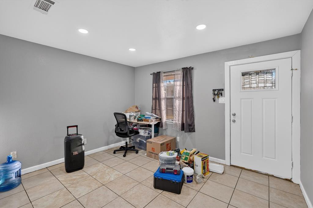 707 Edgeglen Drive