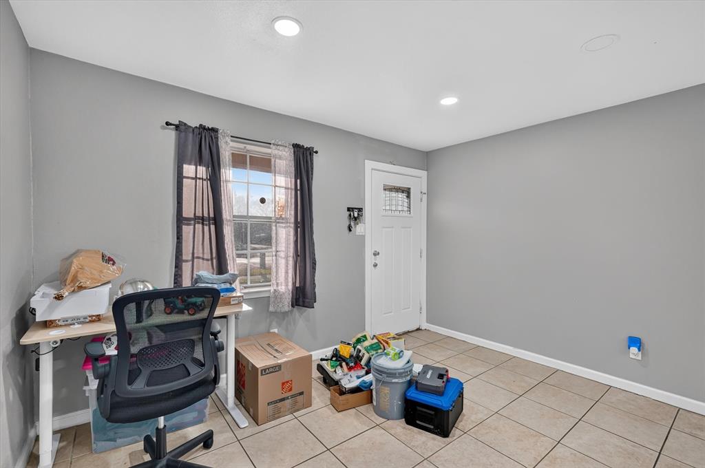 707 Edgeglen Drive