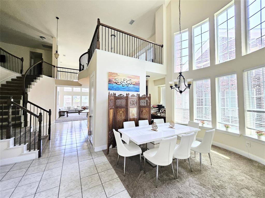 608 Jagged Way