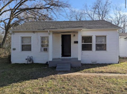 Photo of 823 W 9th Street, Bonham, TX 75418 (MLS # 21180714)
