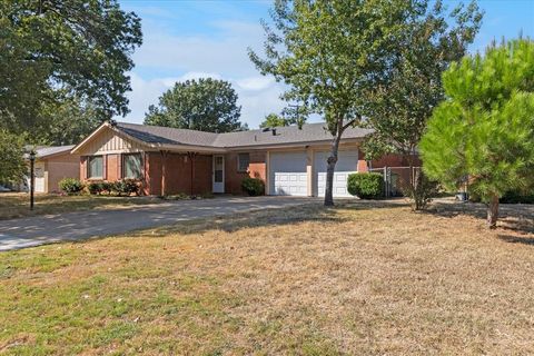 1353 Harrison Lane Hurst TX 76053