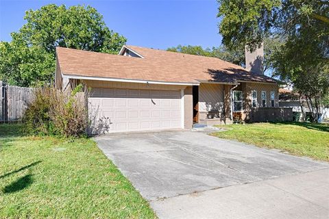Photo of 2109 Via Del Plata, Carrollton, TX 75006 (MLS # 21094759)