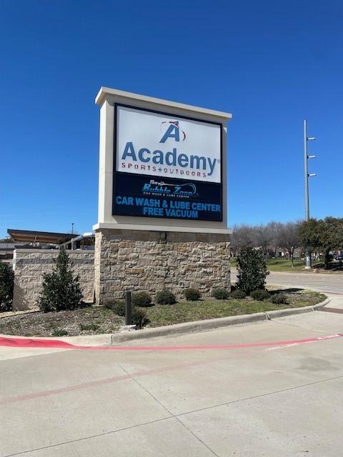 5423 Naaman Forest Boulevard