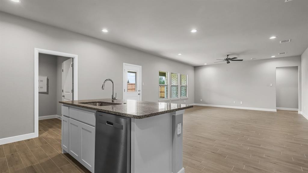 302 SYDNEY Lane