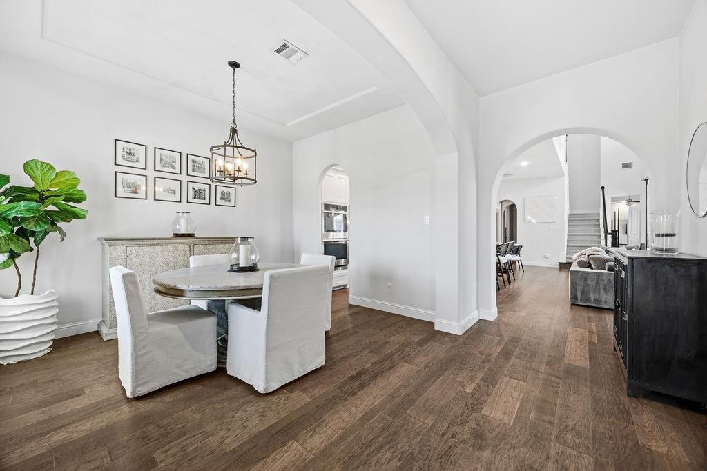 2821 Waverly