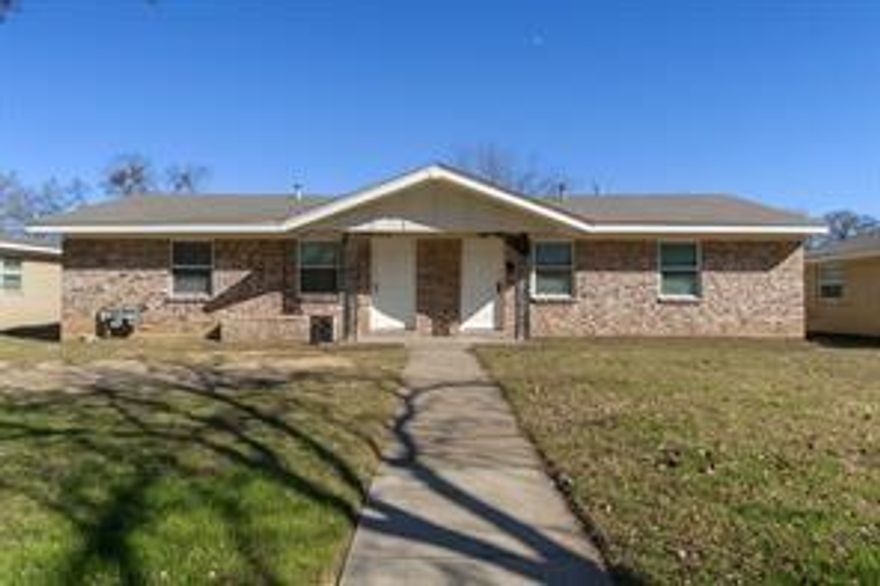 This full duplex would make a great investment property. Each side has 2 bedrooms and 1 full bathroom. A detached garage sits behind the duplex. 2511 is tenant occupied until 3-31-2026. Current rent is $1230. Sold as is. The seller will make no repairs.