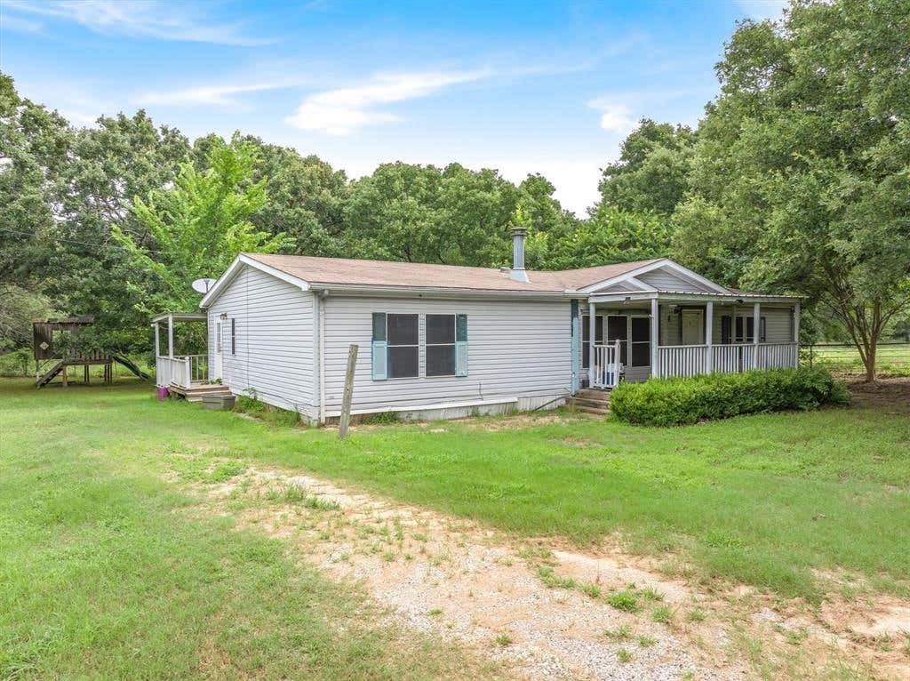 Photo of 520 Vz County Road 3518, Wills Point, TX 75169 (MLS # 21301926)