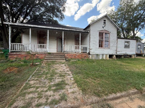 Photo of 109 E Gooch Street, Palestine, TX 75801 (MLS # 21385702)