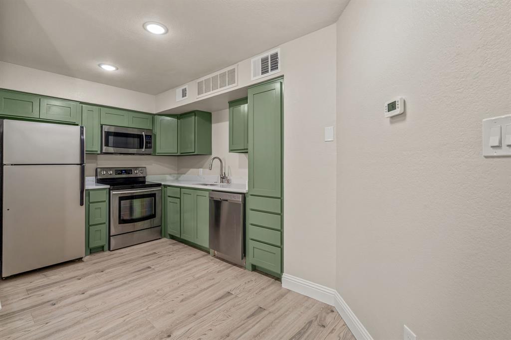Arlington Oaks Condo - Residential