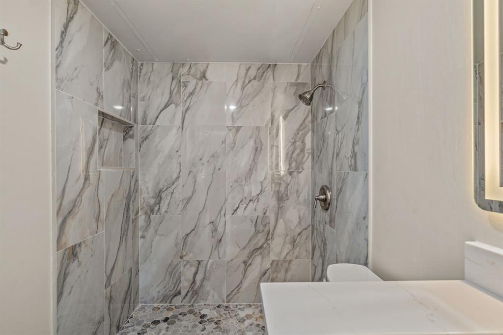 Arlington Oaks Condo - Residential