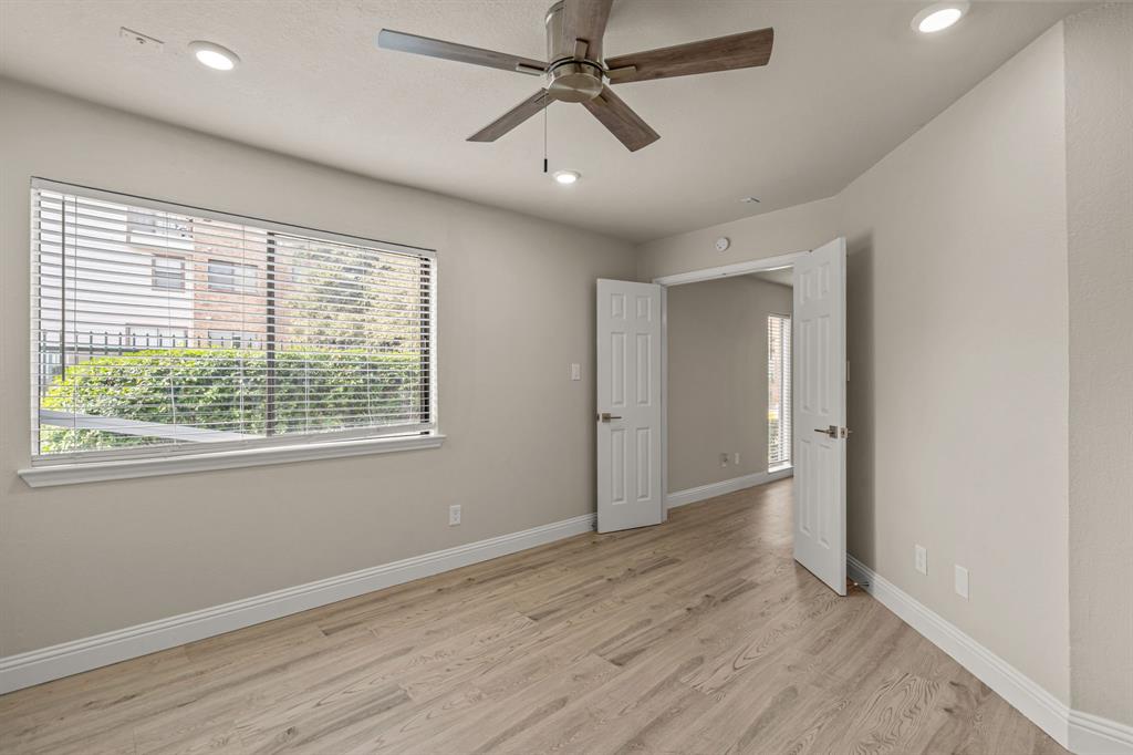 Arlington Oaks Condo - Residential