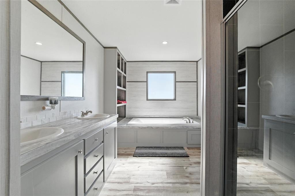 J Wallace Surv Abs #938 - Residential