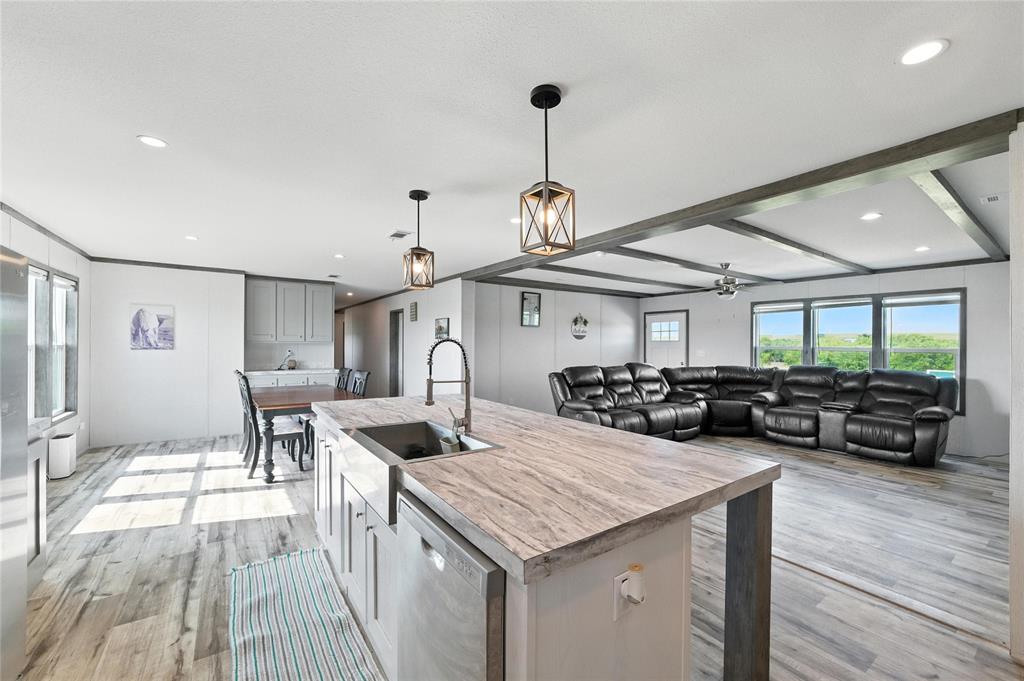 J Wallace Surv Abs #938 - Residential