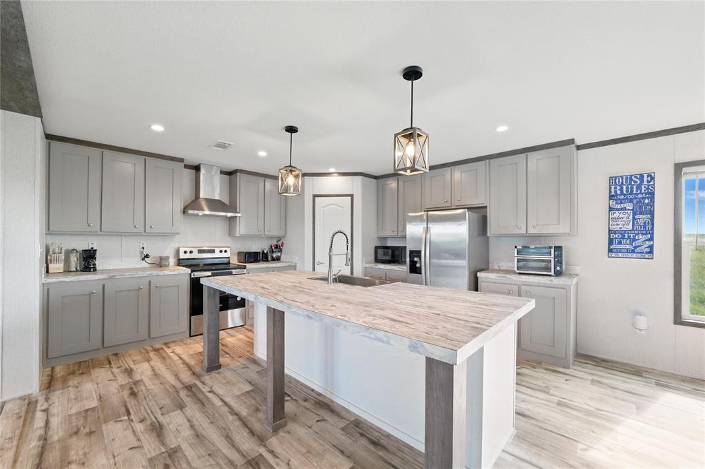 J Wallace Surv Abs #938 - Residential