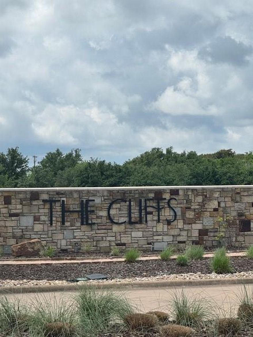 Very Large lot for The Cliffs backs up to the #5 Tee box Pie shape lot with plenty of room to build your dream home the view from the front of the lot is unbelievable looking over the canyon, then just outside the back side of the looking over the golf course.