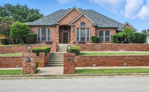 6301 Meadow Lakes Drive North Richland Hills TX 76180