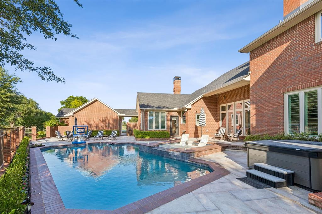 Club Manor - Residential