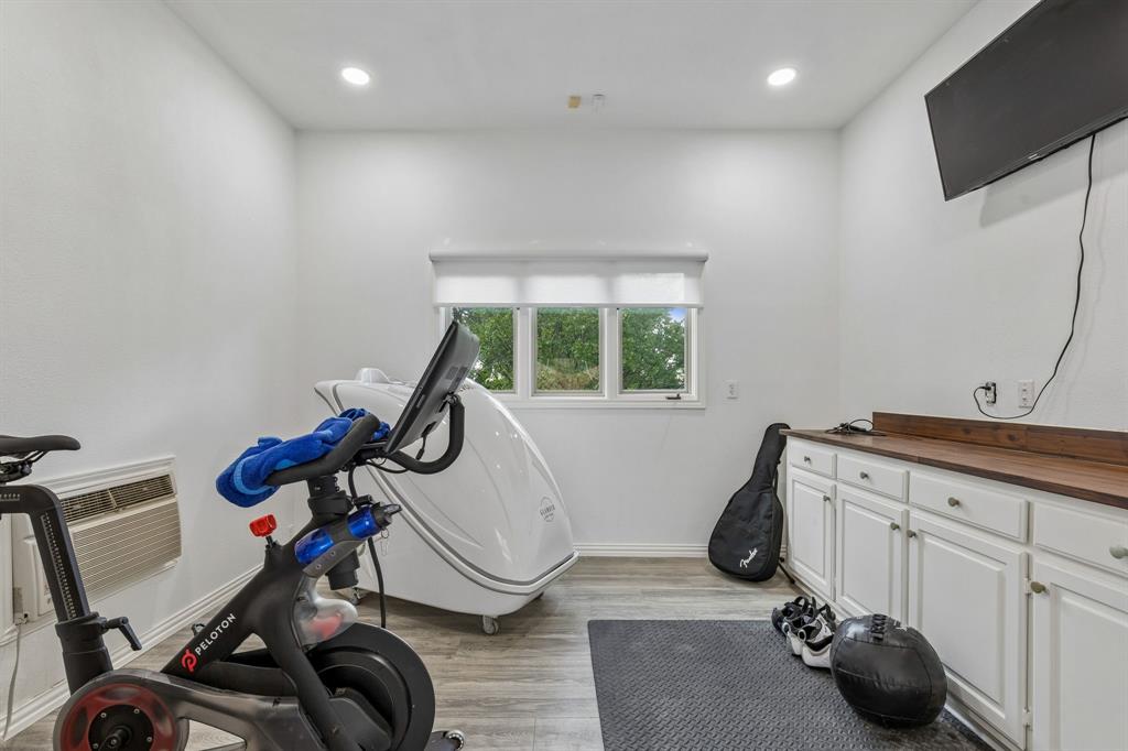 Club Manor - Residential