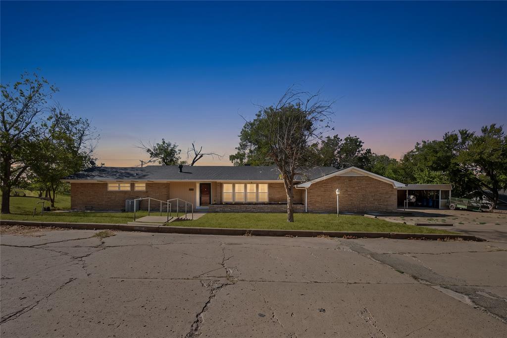 Photo of 1011 E Connell Street, Breckenridge, TX 76424 (MLS # 21376153)