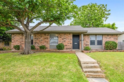 Photo of 2128 Placid Drive, Carrollton, TX 75007 (MLS # 21257427)