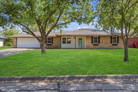 Photo of 2108 N Village DR, Bonham, TX 75418 (MLS # 21396605)