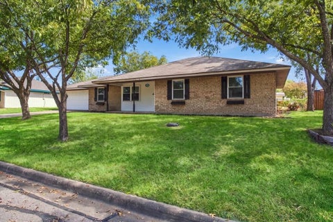Tiny photo for 2108 N Village DR, Bonham, TX 75418 (MLS # 21396605)