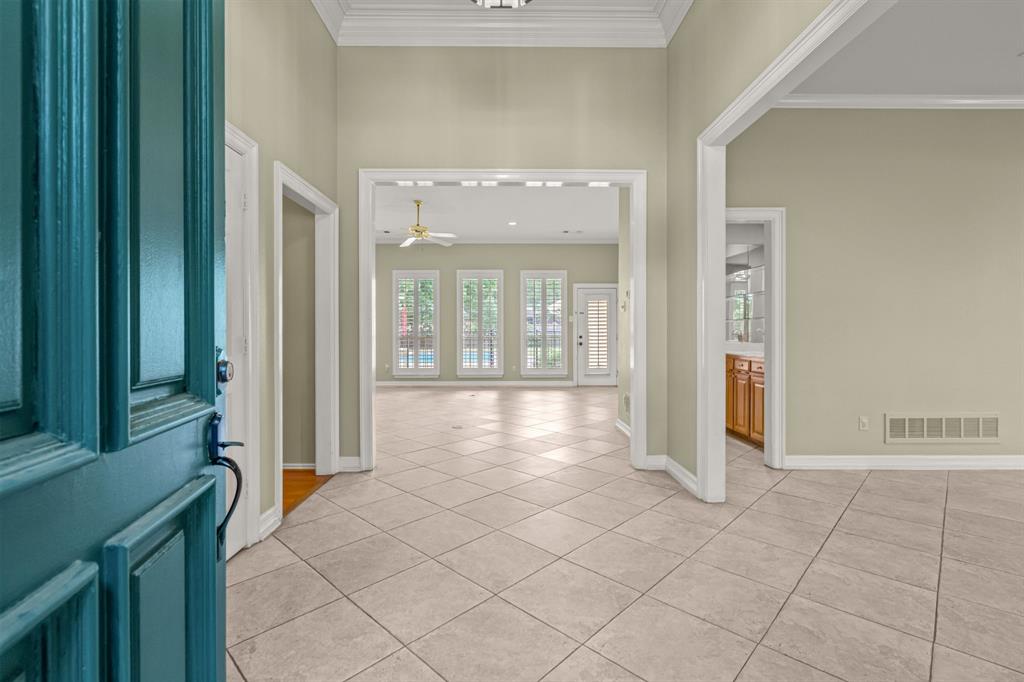 308 Southridge Lakes Parkway