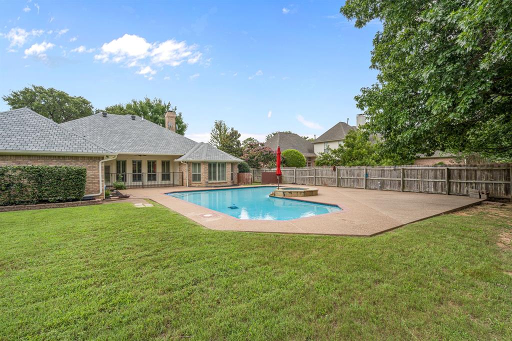 308 Southridge Lakes Parkway