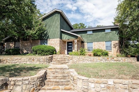 1004 Rosewood Court Euless TX 76039