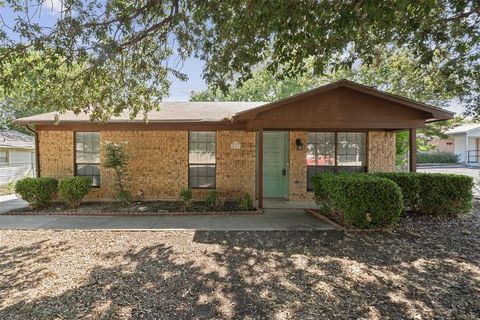 517 Pemberton Drive, White Settlement, TX 76108 - #: 20711793