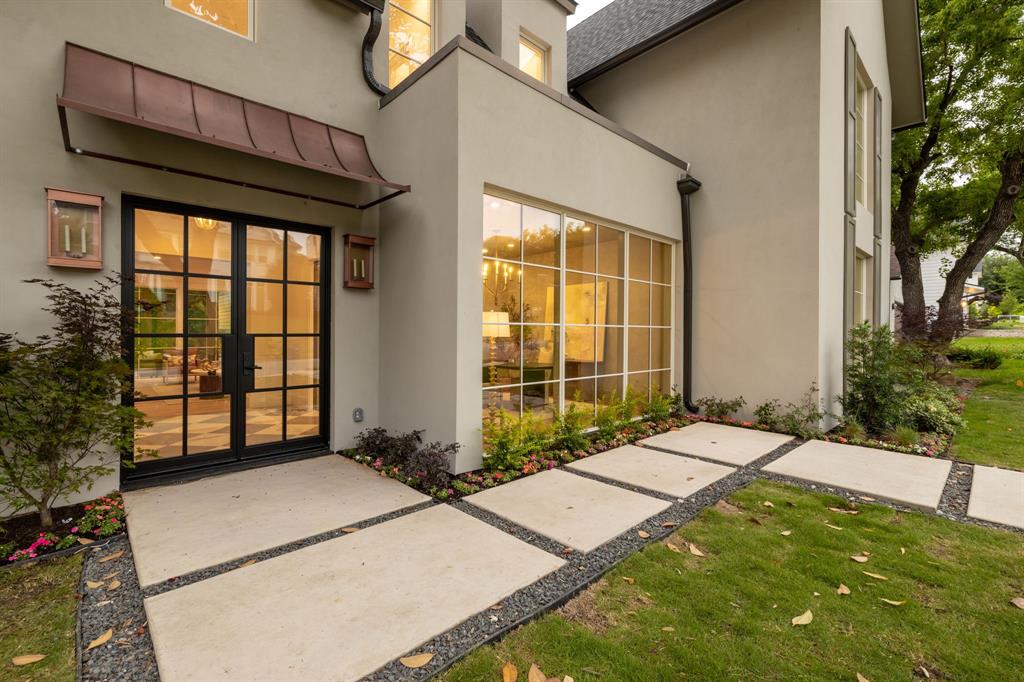 6954 La Vista Drive