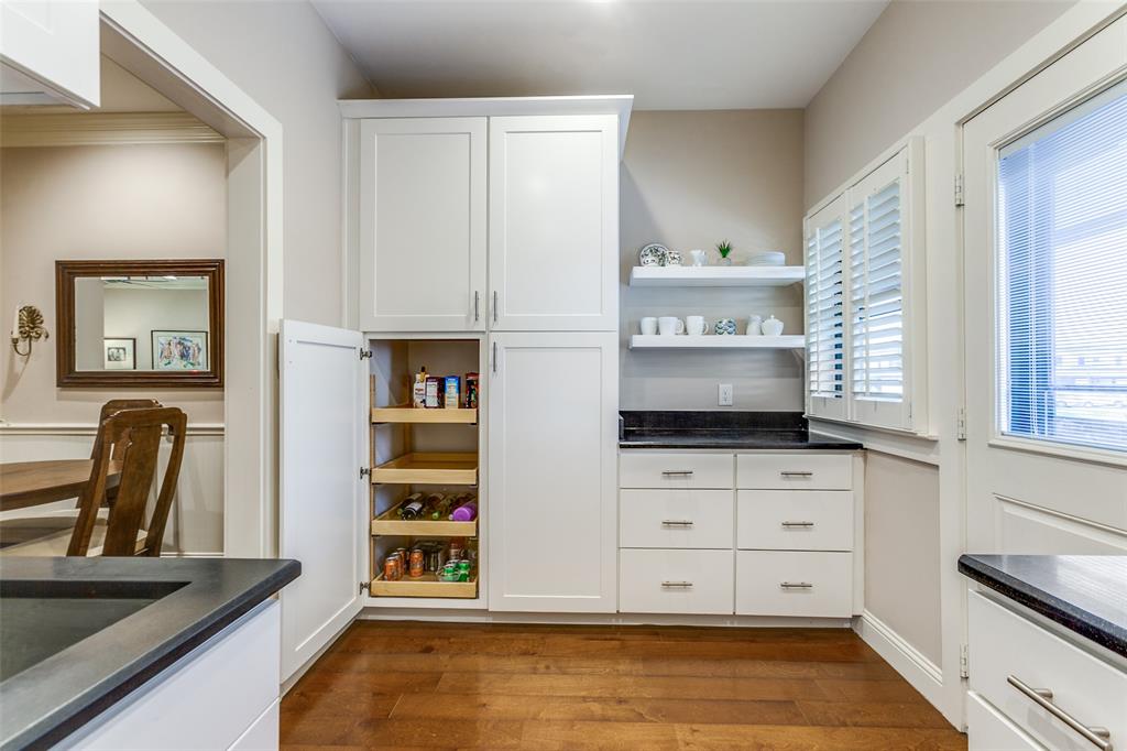 Royal Lane Condos 5800 - Residential