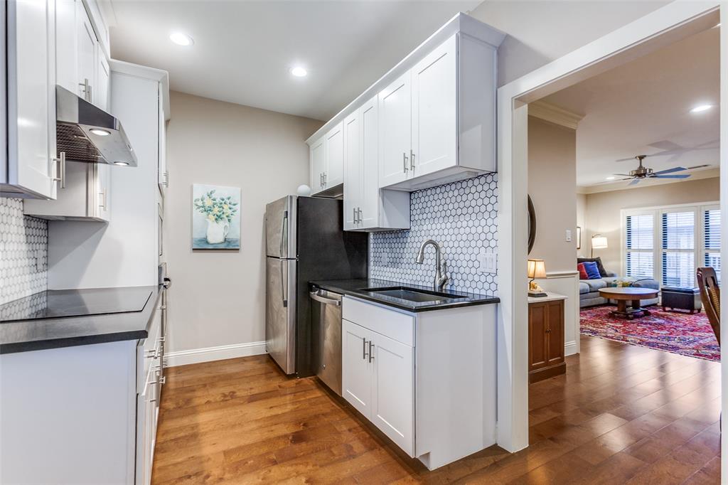 Royal Lane Condos 5800 - Residential