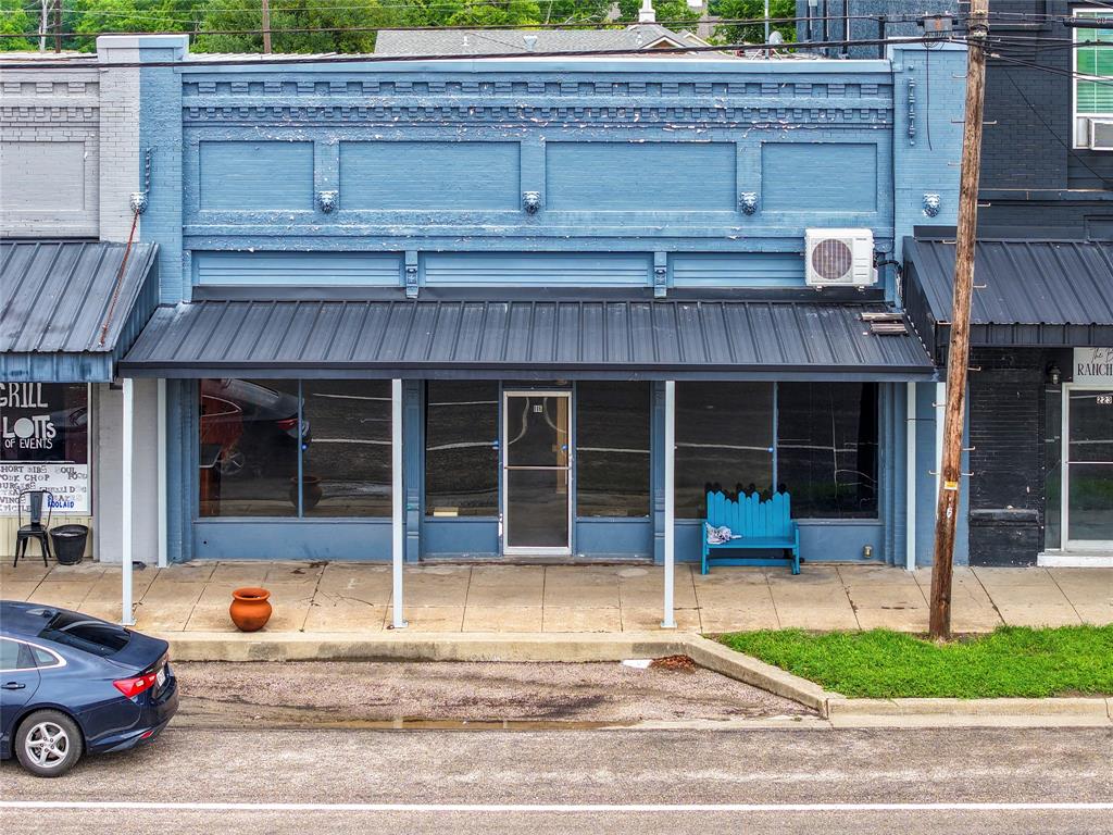 Photo 1 of 20 — 116 Gassaway, Lott, TX 76656