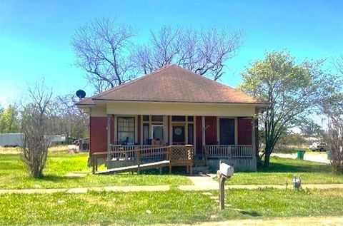 Photo of 302 S Pearl Street, Mart, TX 76664 (MLS # 21219156)