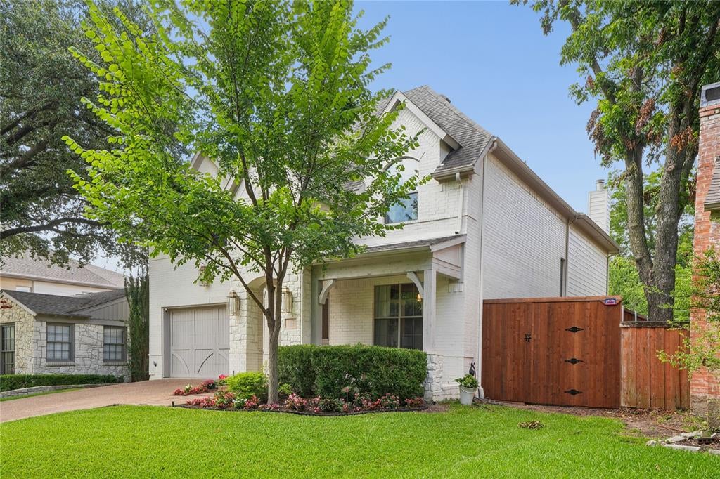 Photo of 6112 Penrose Avenue, Dallas, TX 75214 (MLS # 21306061)