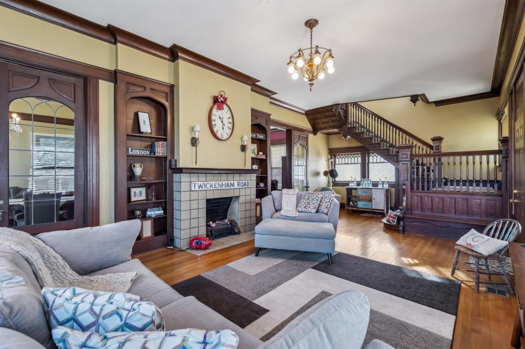 819 S Crockett Street