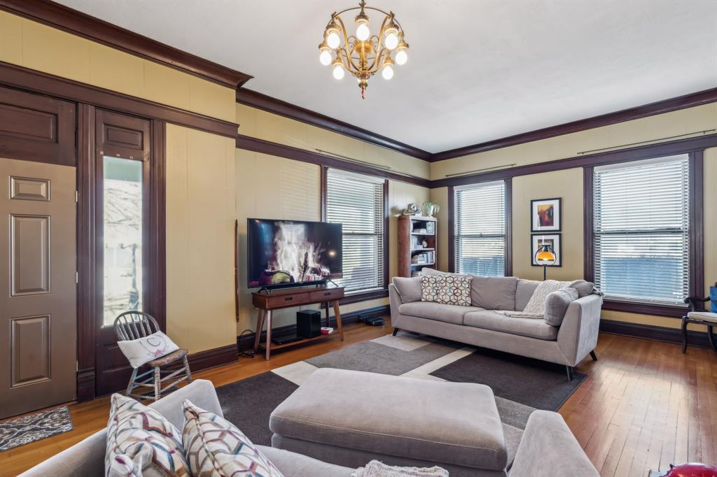 819 S Crockett Street