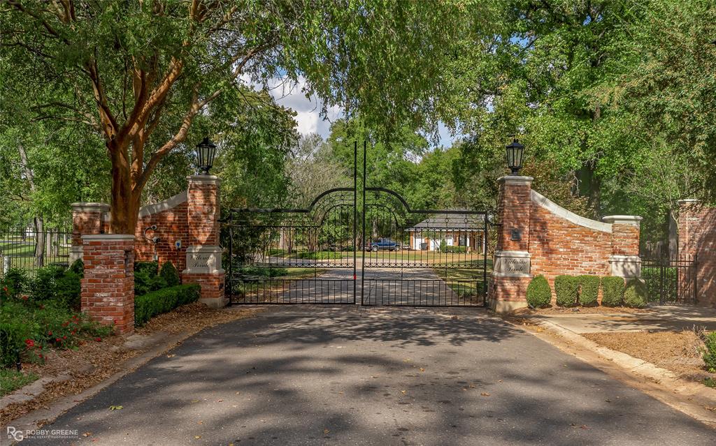 Victorian Pointe in Carriage Oaks - Land