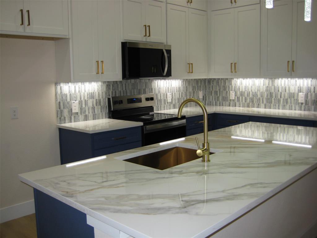 HIGHLAND PARK ADDITION-ARLINGTON - Residential Income