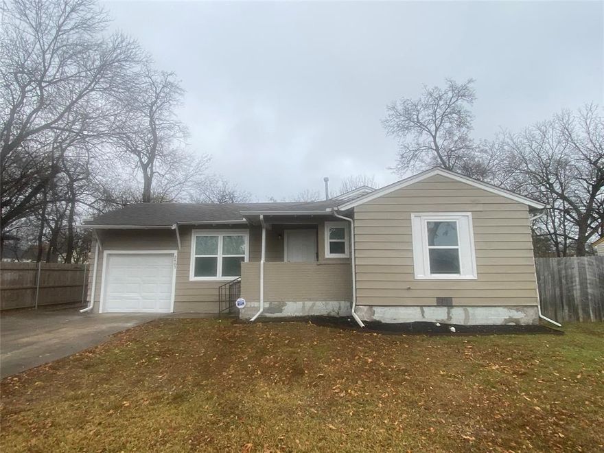 Charming 3-Bedroom Home for Rent in Dallas, TX Modern Updates & Great Location
Welcome to this beautifully updated 3-bedroom, 2-bathroom home with a 1-car garage in Dallas, Texas. Offering the perfect mix of comfort and style, this property features fresh interior paint, stunning flooring throughout, and an updated AC system for year-round comfort.
The modern kitchen with spacious countertops is ideal for cooking and entertaining, while the open living room provides a warm and inviting space for family gatherings. Step outside to enjoy a fenced backyard, perfect for pets, play, or weekend barbecues.
Located in a desirable Dallas neighborhood, this home combines convenience with charmclose to shopping, dining, schools, and major highways for an easy commute.
If youre searching for a move-in ready home in Dallas with modern upgrades and timeless appeal, this property is the perfect retreat.
Ask us about our Military and First Responder Discount.