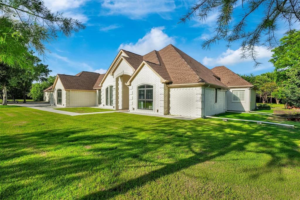 Photo of 1690 Lynn Lane, Lucas, TX 75002 (MLS # 21194030)